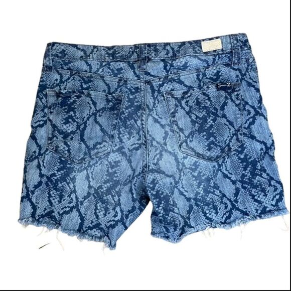 Seven 7 Animal print denim shorts ~ size 8 ~ frayed hem ~ perfect for summer - Picture 2 of 6